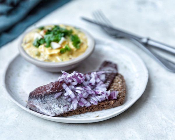 sild og karrysalat